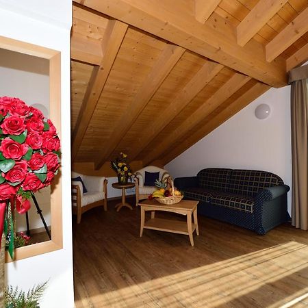La Casa Al Noce Aparthotel Mezzana  Eksteriør bilde
