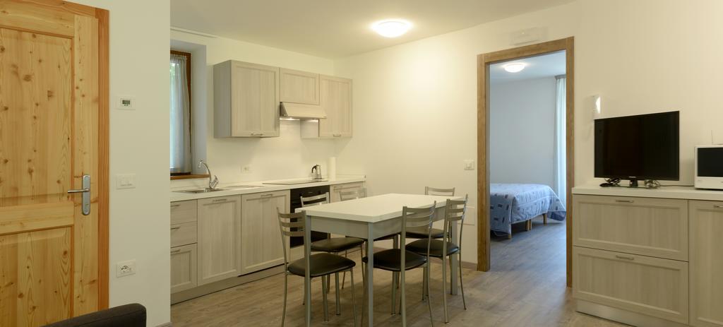 La Casa Al Noce Aparthotel Mezzana  Rom bilde