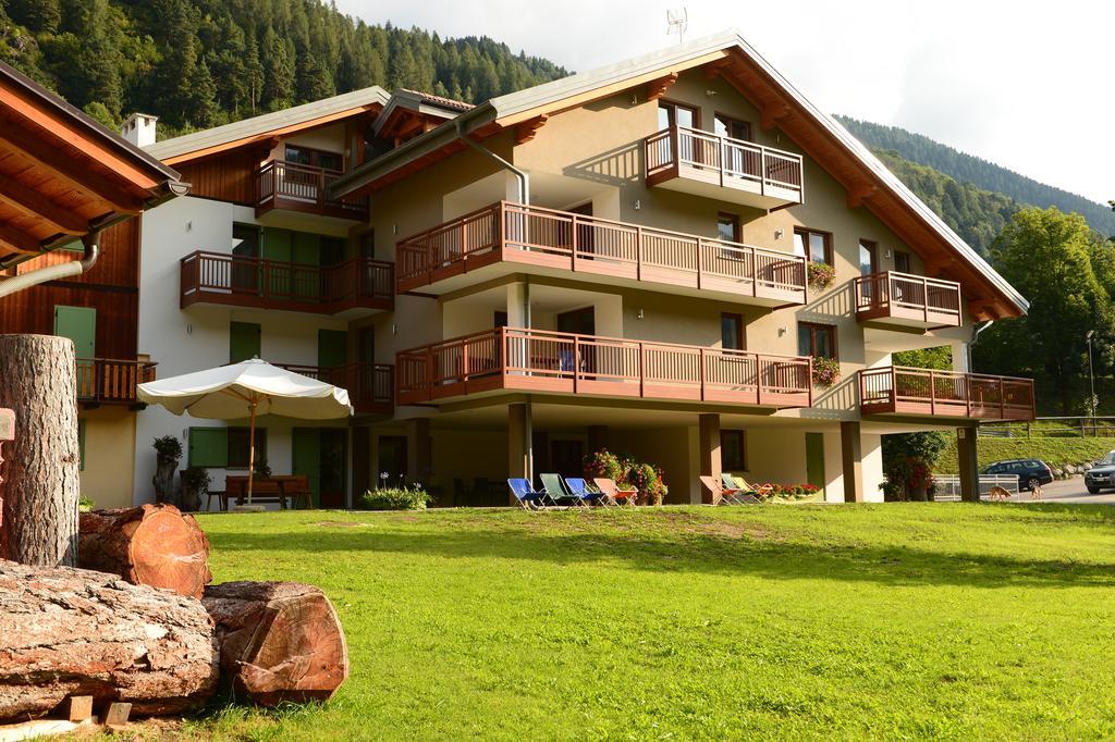 La Casa Al Noce Aparthotel Mezzana  Rom bilde