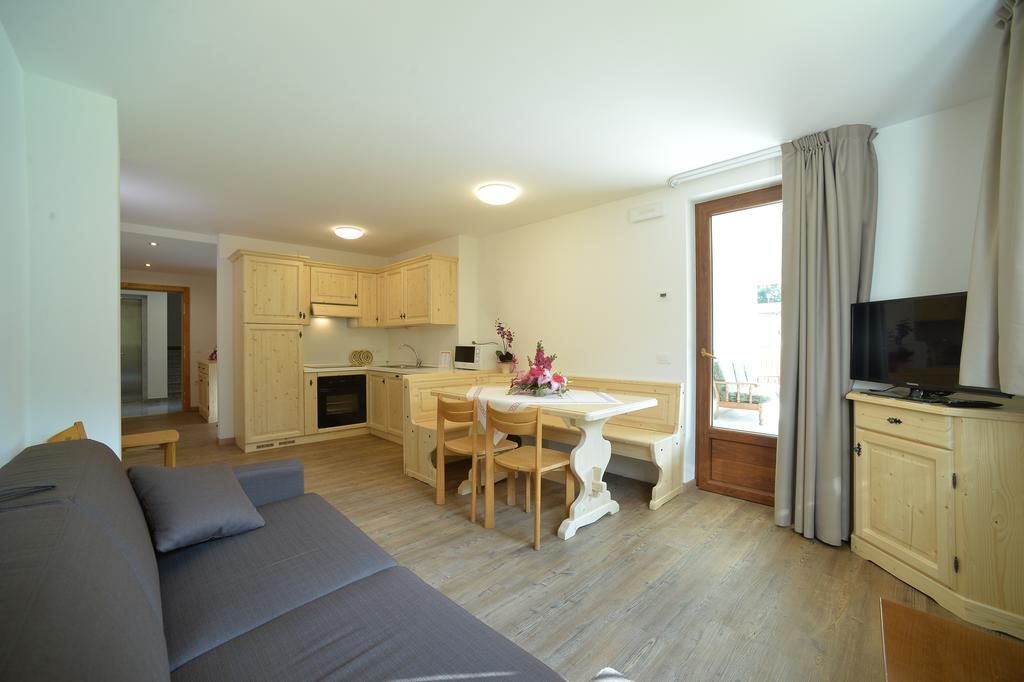 La Casa Al Noce Aparthotel Mezzana  Eksteriør bilde