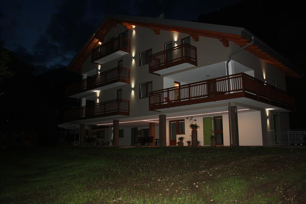 La Casa Al Noce Aparthotel Mezzana  Eksteriør bilde