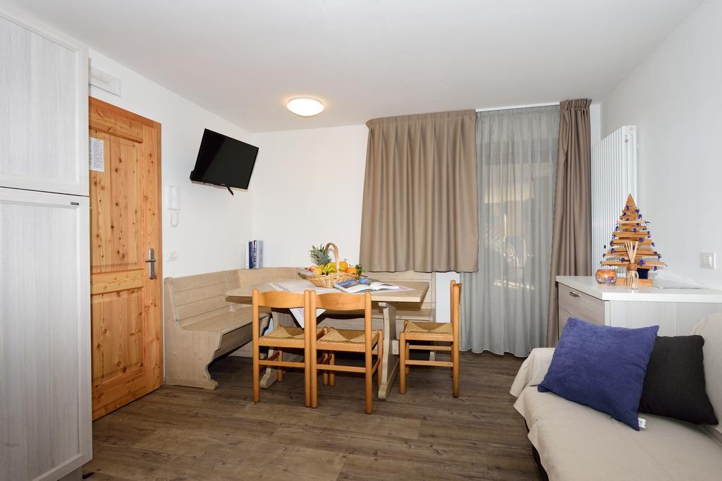 La Casa Al Noce Aparthotel Mezzana  Eksteriør bilde