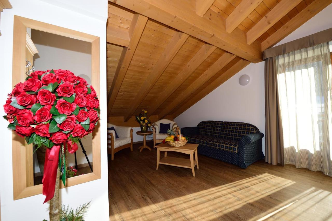 La Casa Al Noce Aparthotel Mezzana  Eksteriør bilde